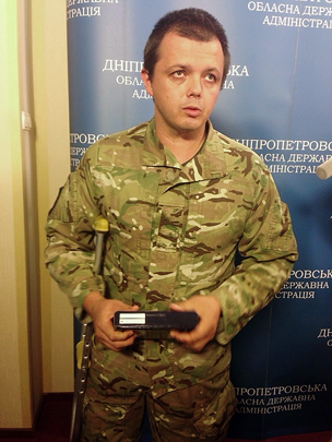Один из самых одиозных командиров так называемых украинских добровольческих батальонов Семен Семенченко впервые открыл свое лицо. Командир батальона Нацгвардии «Донбасс» объяснил, что больше не боится за свою семью