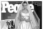 Анджелина Джоли показала платье, в котором вышла замуж за Брэда Питта. Торжественную церемонию одной из самых красивых пар Голливуда украсило платье, придуманное их детьми. В частности, цветные рисунки детей перенесли на белую фату и платье невесты&#160;(фото: People magazine)