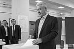Мэр Москвы Сергей Собянин во время голосования на выборах в Московскую городскую думу&#160;(фото: ИТАР-ТАСС)