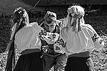 Зрителям представления в честь годовщины форсирования Днепра советскими военными в 1943 году в Запорожской области Украины, в том числе ветеранам Великой Отечественной, показали сценку, как красноармейцы насилуют девушек в украинских национальных костюмах&#160;(фото: Alexey Baburin)