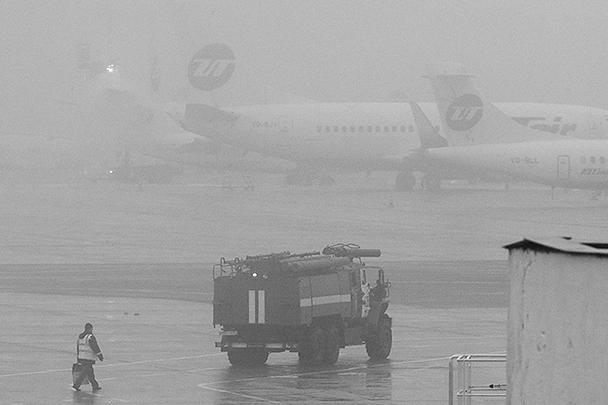 В момент трагического инцидента в районе аэропорта была плохая видимость, изначально СК включал погодные условия в версии причин ЧП