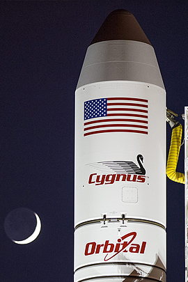 Вместе с ракетой Antares взорвался Cygnus – частный американский автоматический грузовой космический корабль снабжения