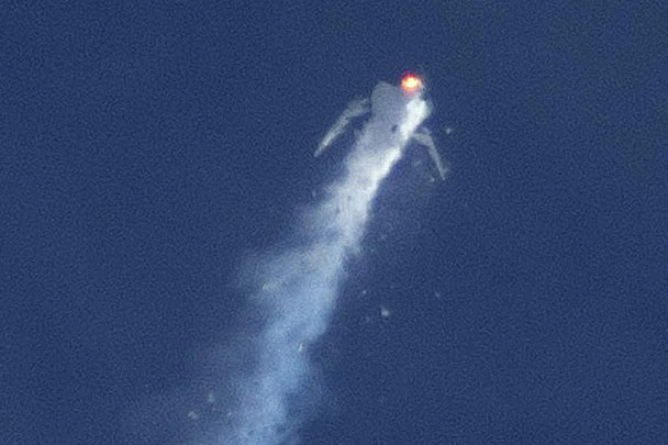 Причины крушения SpaceShipTwo пока неизвестны. В сообщении компании Virgin Galactic отмечается только, что во время тестового полета корабля возникли серьезные неполадки
