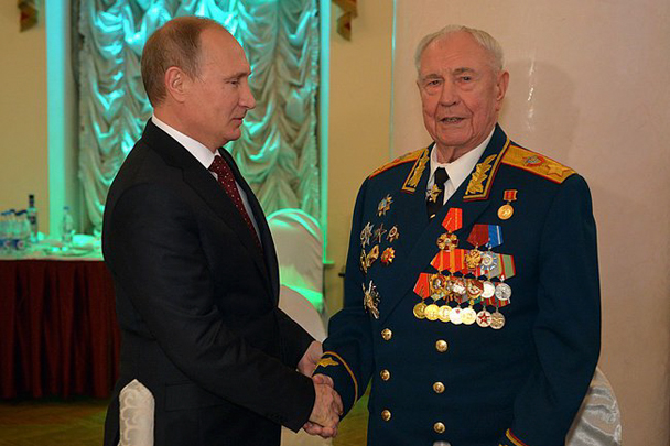 Путин поблагодарил юбиляра за заслуги и подчеркнул, что гордится возможностью находиться в этот день рядом с ним