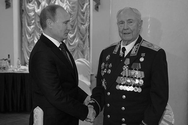 Путин поблагодарил юбиляра за заслуги и подчеркнул, что гордится возможностью находиться в этот день рядом с ним
