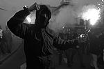 «Марш независимости» в Варшаве вылился в столкновения с полицией. Агрессивно настроенные молодые люди с закрытыми лицами забрасывали полицейских петардами, дымовыми шашками, камнями и бутылками с зажигательной смесью. Было задержано около 160 националистов. Один полицейский получил ранения&#160;(фото: Reuters)