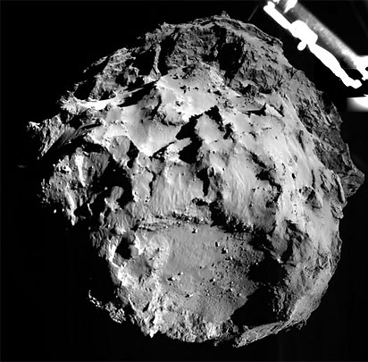 Исторический снимок. На фото – момент первого в истории приземления сделанного человеческими руками аппарата на поверхность ядра кометы. Европейский космический модуль «Фила» совершил это на расстоянии пятисот миллионов километров от Земли