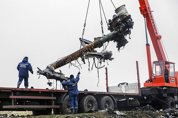Накануне власти самопровозглашенной Донецкой народной республики подписали протокол с голландскими коллегами и ОБСЕ о вывозе фрагментов малайзийского авиалайнера, разбившегося на востоке Украины