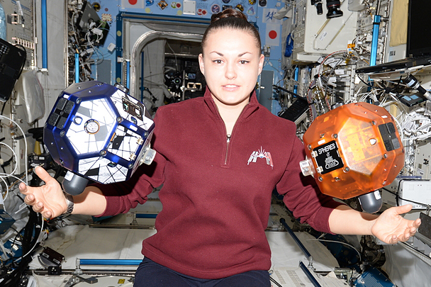 По словам Серовой, в космос нужно отправлять семейных женщин. У них больший опыт преодоления трудностей и более устойчивая психика