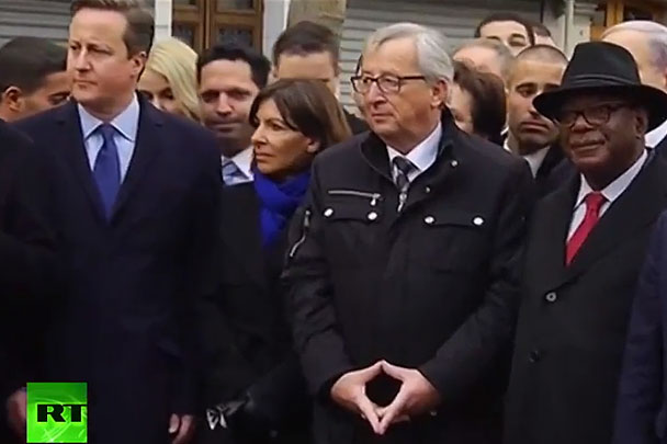 Премьер Великобритании Дэвид Кэмерон и председатель Еврокомиссии Жан-Клод Юнкер также возглавили шествие