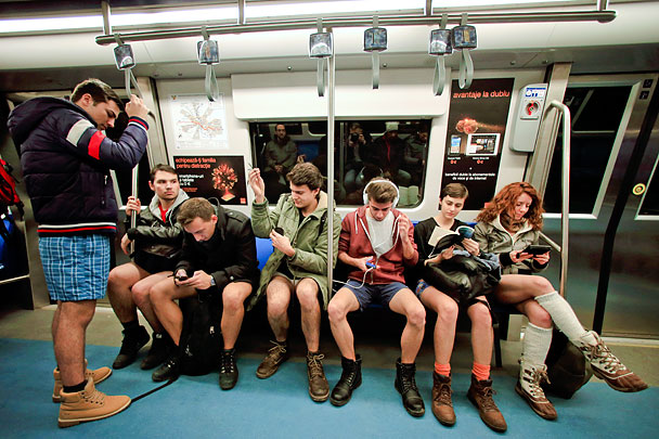 «В метро без штанов» в Бухаресте