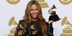 Церемония вручения Grammy («Грэмми») прошла в Лос-Анджелесе. Бейонсе Ноулз получила статуэтки сразу в нескольких номинациях: ее песня Drunk In Love принесла ей две победы, также певица взяла «Грэмми» за «альбом объемного звучания», лучшие песню и выступление. Бейонсе вошла в историю награды как исполнительница, получившая наибольшее число номинаций – она претендовала на «Грэмми» уже 53 раза