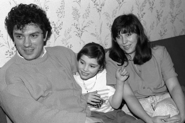 Губернатор Нижегородской области Борис Немцов с женой и дочерью Жанной. 1994 год