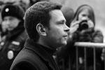 Оппозиционер Илья Яшин во время церемонии прощания&#160;(фото: Владимир Астапкович/РИА "Новости")