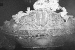 На фото – гигантский якорь крупнейшего из созданных когда-либо в истории линкоров, японского флагмана времен Второй мировой «Мусаси», потопленного американской авиацией в море Сибуан. Местонахождение корабля обнаружено впервые
