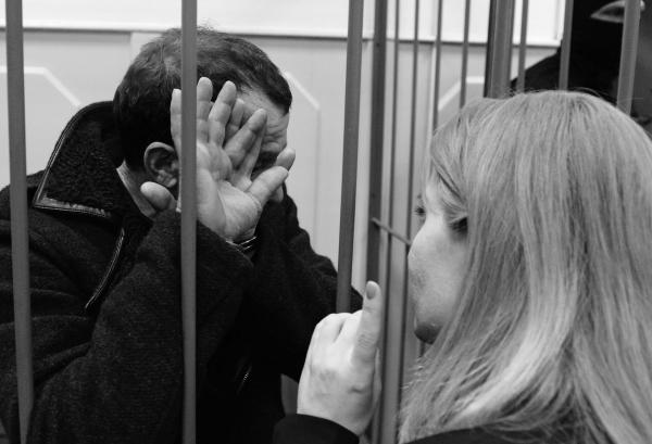Решение об аресте Дадаева может быть обжаловано в течение трех дней. Сам арестованный на суде лишь заявил, что надеется, что его дело будет рассмотрено справедливо