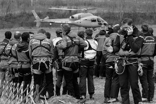 Спасатели готовятся к вылету к месту трагедии