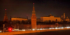 В Москве, равно как и во многих других российских и зарубежных городах, прошла акция «Час Земли». Накануне на один час с 20.30 до 21.30 по местному времени в них отключалась уличная подсветка. В столице России в этом году света не было на фасадах 800 административных зданий