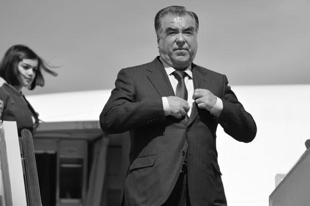 Президент Республики Таджикистан Эмомали Рахмон прилетел в Москву для участия в праздничных мероприятиях, посвященных победе в Великой Отечественной войне