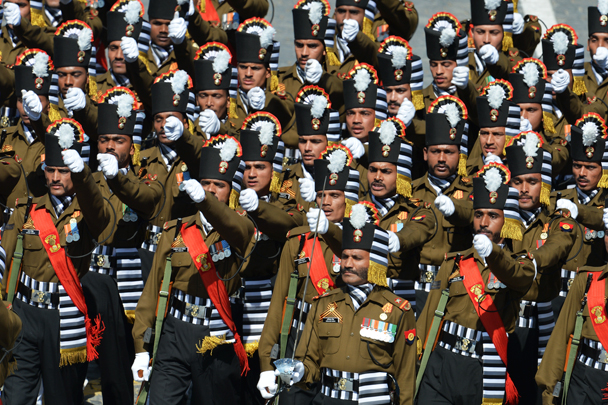 На площади можно было увидеть парадные расчеты вооруженных сил Индии