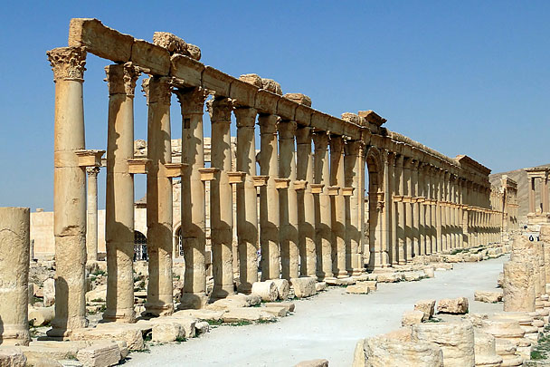 Еще один объект, который боится потерять ЮНЕСКО в Пальмире, – колоннада на главной улице древнего города