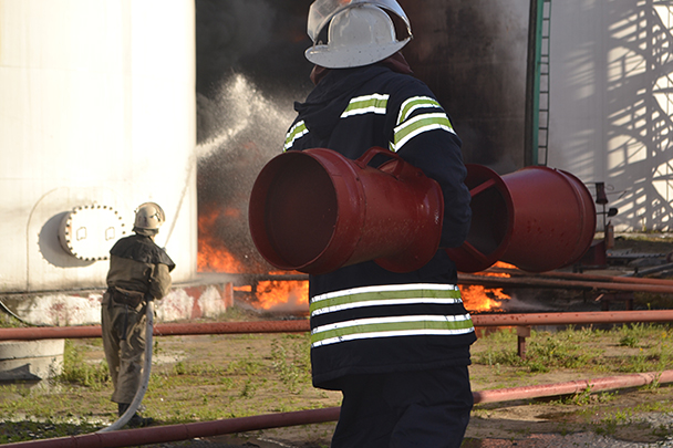 По факту возгорания резервуаров на нефтебазе в Киевской области уголовное дело возбуждено по статье «Нарушение правил безопасности»