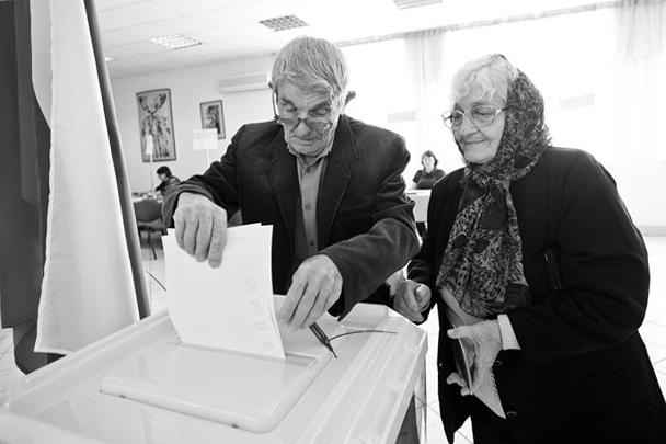 В Оренбурге местные жители на избирательном участке на № 1093 выбирают депутатов Оренбургского городского совета