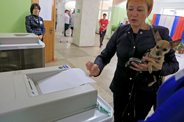 В Калининграде изготовлено 784 000 избирательных бюллетеней. На 80 участках используются специальные комплексы для обработки избирательных бюллетеней. На остальных — полностью прозрачные или полупрозрачные стационарные урны