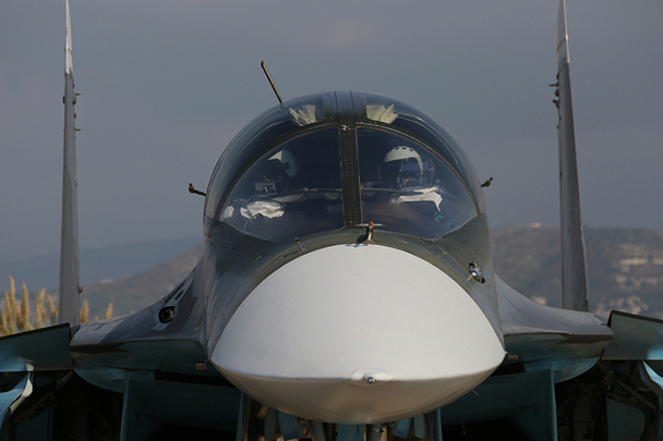 Одна из особенностей Су-34 в том, что два пилота размещаются рядом, а не друг за другом