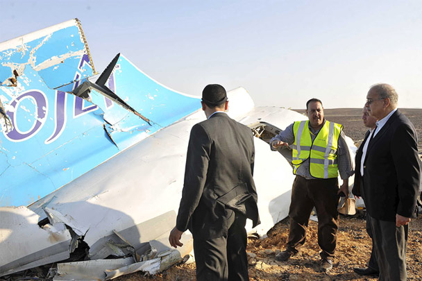Премьер-министр Египта И. Шариф посетил место крушения российского самолета Airbus A321 на Синайском полуострове