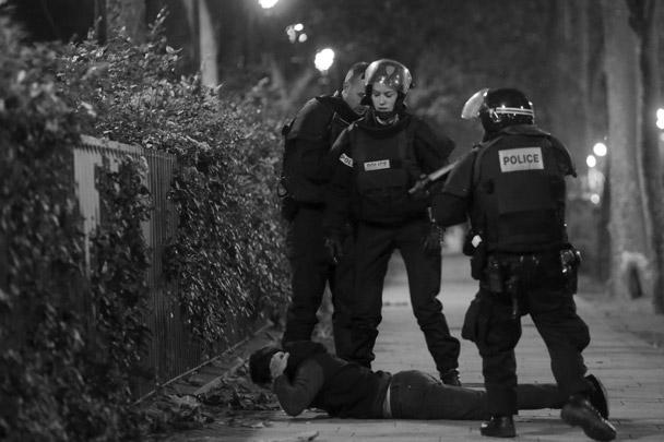 Полиция задерживает одного из подозреваемых в серии терактов 