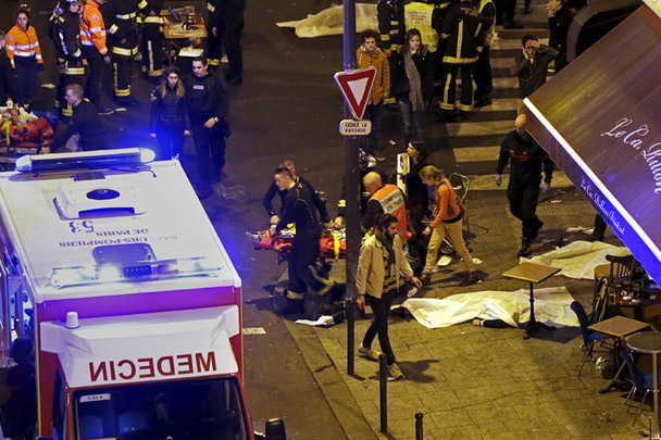Несколько человек погибли от рук террористов в ресторане «Ле Карийон»