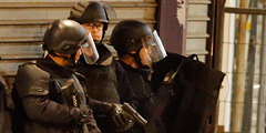 Французский полицейский спецназ начал операцию в северном пригороде Парижа Сен-Дени, где в одной из квартир укрылась группа предполагаемых террористов. Одной из целей полицейских рейдов является подозреваемый в организации терактов 13 ноября Абдельхамид Абауд