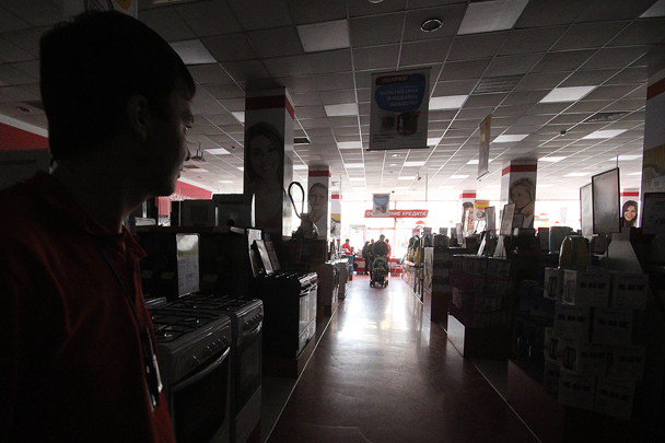 Свет погас в магазинах и на предприятиях. В Крыму введен особый порядок пользования электричеством