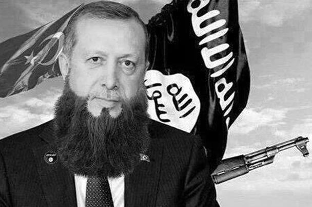 На некоторых коллажах Эрдоган изображен в привычном для пользователей облике террориста - с бородой, на фоне влага ИГ и автомата