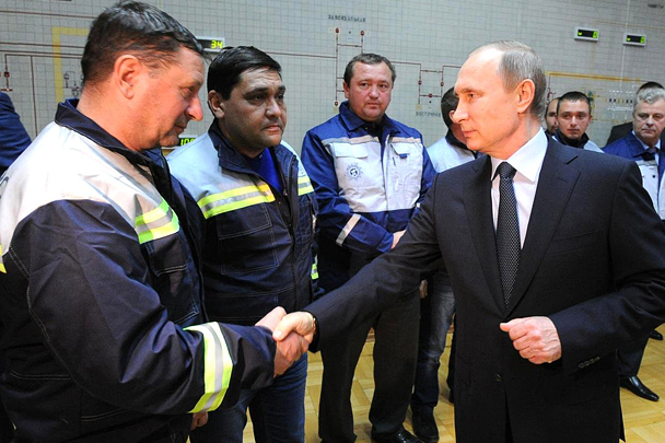 Путин поручил к началу летнего сезона полностью заместить в Крыму электроэнергию, получаемую с Украины