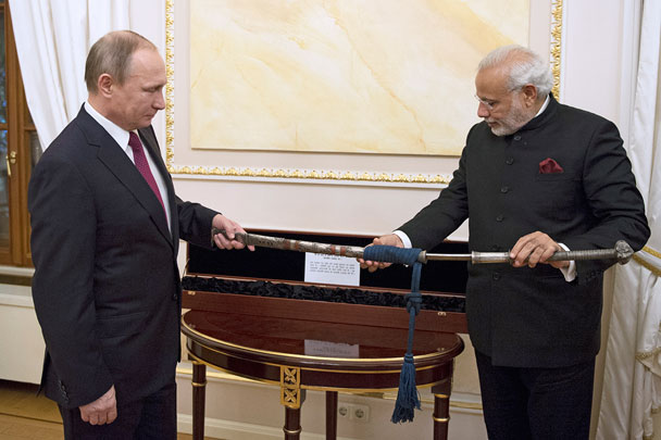 Памятный меч, подаренный Владимиром Путиным индийскому премьер-министру, принадлежал династии Наджафи