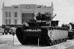 В музее военной техники в Верхней Пышме выставлен новый экспонат: пятибашенный танк Т-35, воссозданный уральскими металлургами по советским чертежам. Работы по созданию машины заняли больше года&#160;(фото: Донат Сорокин/ТАСС)