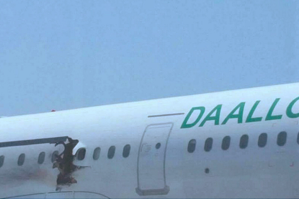 Два человека из 74 на борту получили травмы, один из них – серьезные. Самолет А-321 совершал рейс по маршруту Могадишо – Джибути