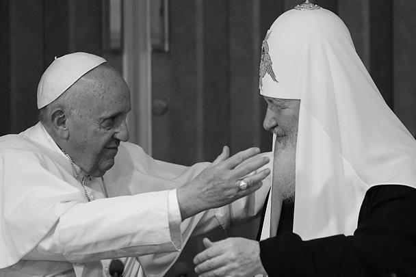 Папа подарил патриарху частицу мощей святителя Кирилла и чашу для причастия