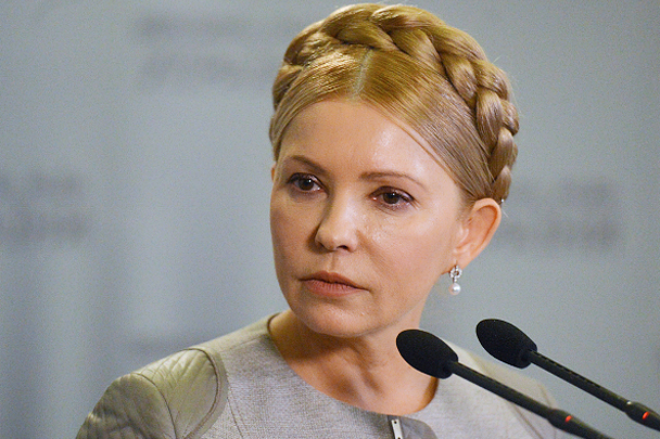 Коса, уложенная вокруг головы, является традиционной прической Юлии Тимошенко