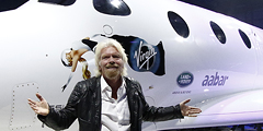 Миллиардер Ричард Брэнсон и его компания Virgin Galactic презентовали новый пассажирский космический корабль SpaceShipTwo. Он рассчитан на двух пилотов и шестерых пассажиров. Предыдущая версия корабля потерпела крушение в октябре 2014 года