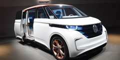 В швейцарской Женеве открывается первый крупный европейский автосалон в этом году. Его особенностью называется обилие люксовых моделей, в частности, спорткаров и внедорожников. Но и любителей других типов машин смотр наверняка не оставит равнодушными. На фото – концептуальный электрический минивэн Volkswagen Budd-e