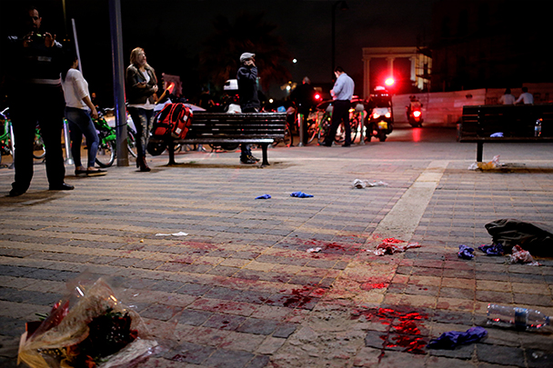 Нападение произошло в популярном у туристов предместье Тель-Авива Яффо, где во вторник начал визит в Израиль вице-президент США Джо Байден