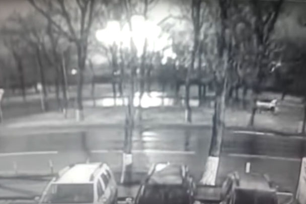 В Сети появилась видеозапись гибели лайнера авиакомпании FlyDubai в Ростове-на-Дону. На записи видно, как он взрывается после удара о землю