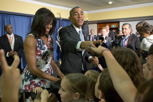 Первую встречу с общественностью Барак Обама и его жена Мишель провели в отеле Мелиа Хабана. Поприветствовать президента США пришла молодежь и семьи с детьми