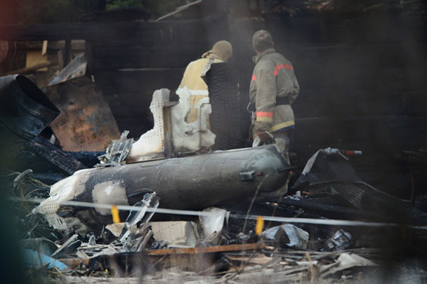 Власти поселка говорят, что пилот Су-25 сделал все, чтобы отвести падающий самолет от населенного пункта