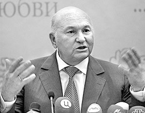 Московский мэр Юрий Лужков предложил ввести уголовную ответственность для производителей «паленого» бензина