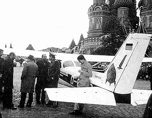 28 мая 1987 года в шесть часов вечера на глазах у изумленных москвичей приземлился легкий самолет Cessna 172