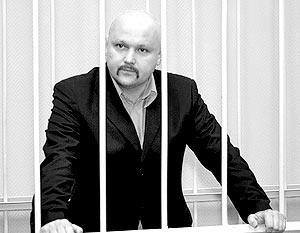 Во вторник Октябрьский районный суд Архангельска приговорил мэра города Александра Донского за использование поддельного диплома к одному году условно и штрафу в 75 тыс. рублей